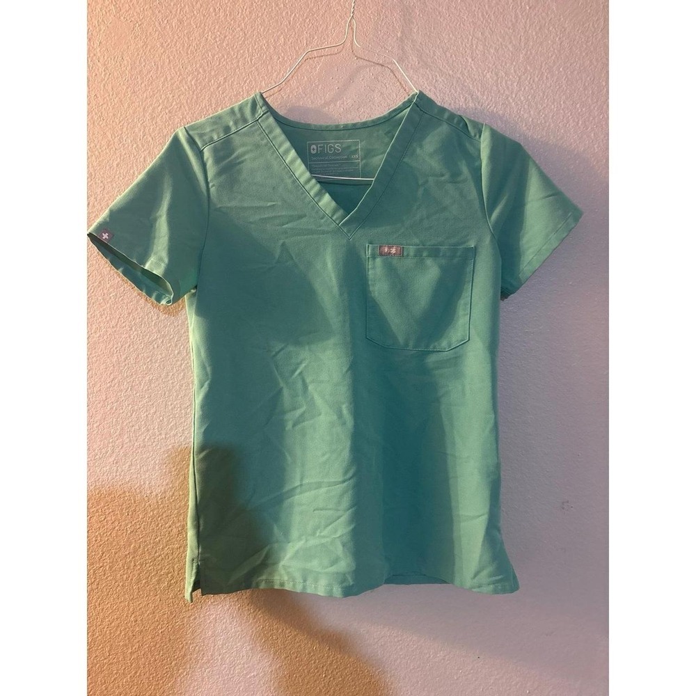Figs scrub top